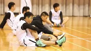 詹姆斯关键得分助湖人取胜